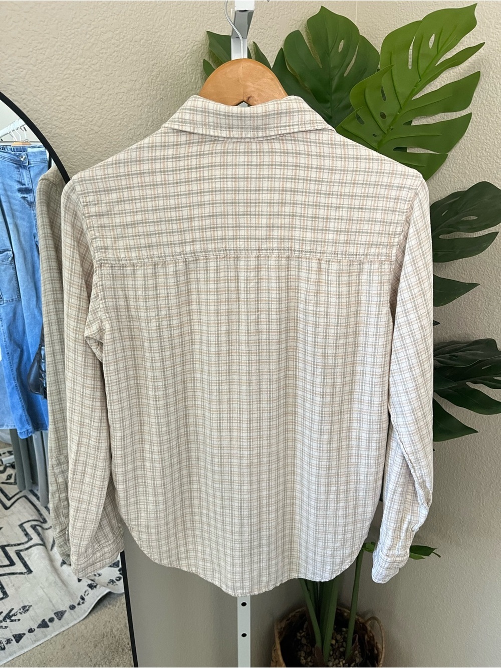 🤍 A&F Linen blend Beige Plaid Button-Down Shirt size XS - Picture 7 of 7